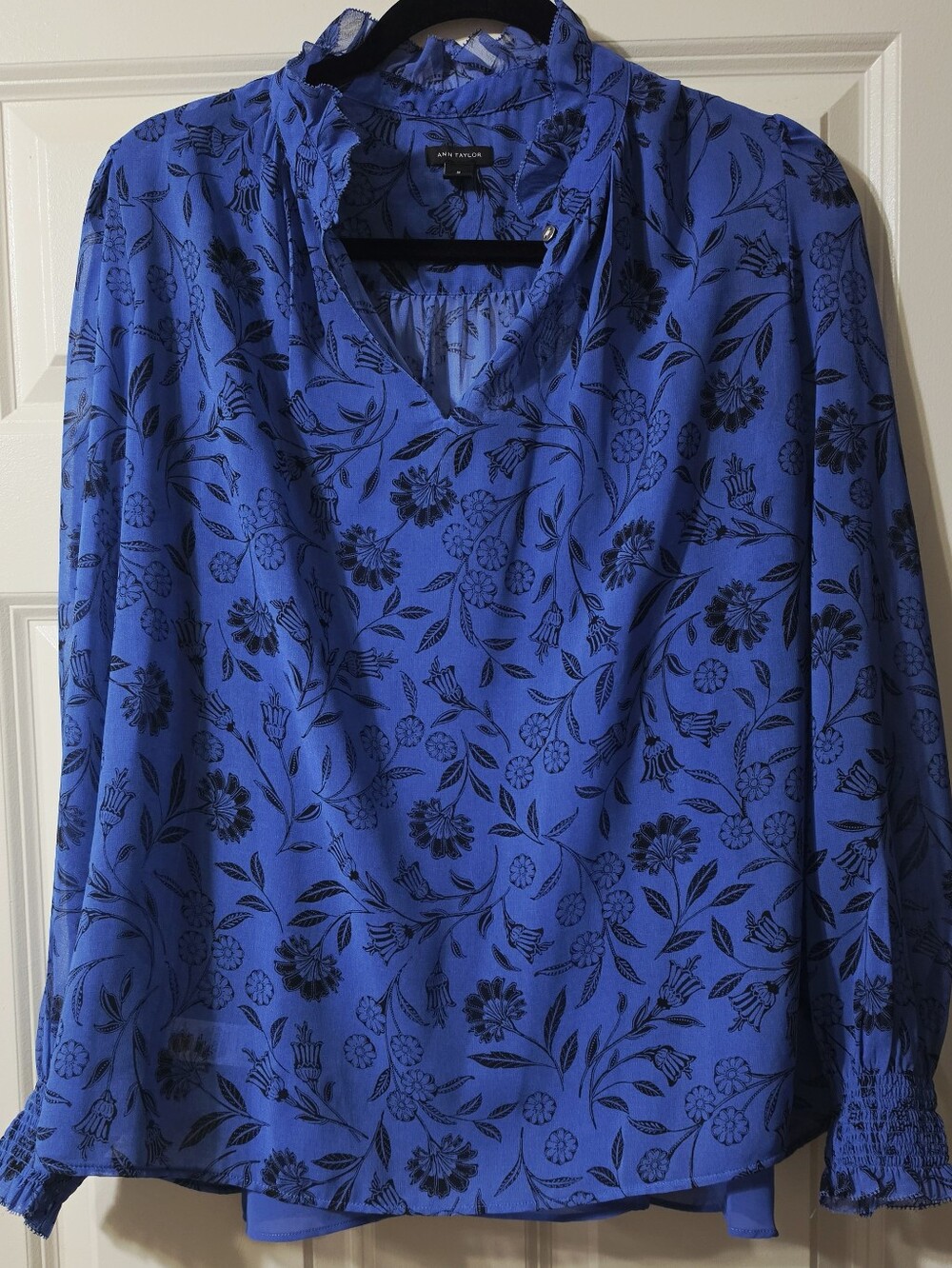 Ann Taylor Blue Floral Ruffle Neck Long Sleeve Blouse Top Size M